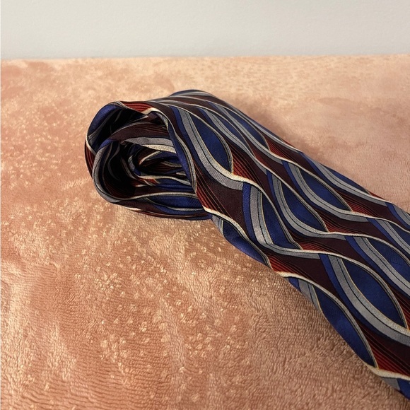 Stylish Blue and Brown Patterned Men's Tie - Picture 3 of 7